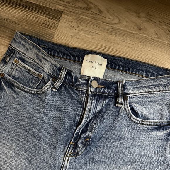 Habitual Logan Jeans Size 8/29 Medium Wash with Slight Flare Women’s - Picture 4 of 8